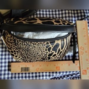 NWT Michael Kors xs sling black/camel cowhide leather Fanny pack gunmetal